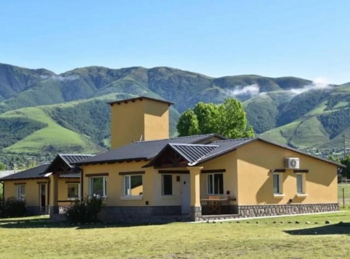 Casa · 900m²