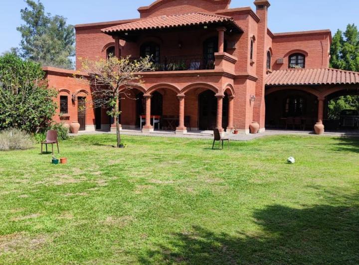 Casa · 1412m² · 4 Dormitorios · 4 Cocheras