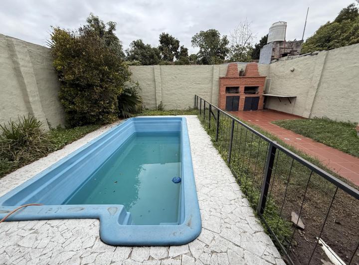 Casa · 350m² · 6 Ambientes · 2 Cocheras