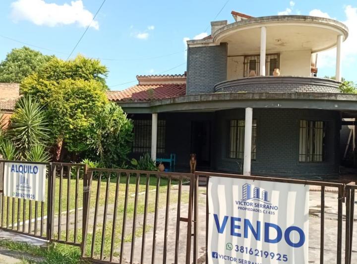 Casa · 900m² · 4 Ambientes · 1 Cochera