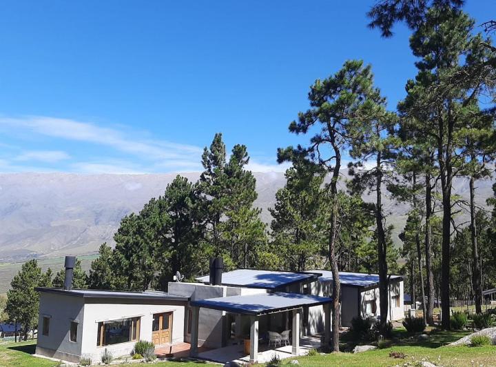 Casa · 2600m² · 4 Dormitorios