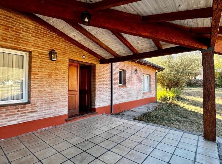 Casa · 220m² · 4 Ambientes · 2 Cocheras