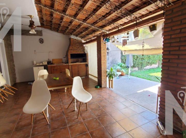 Casa · 102m² · 6 Ambientes · 1 Cochera