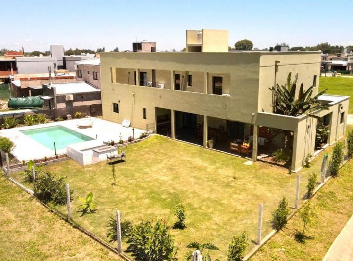 Casa · 265m² · 4 Ambientes · 1 Cochera