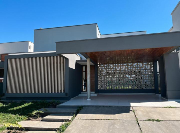 Casa · 296m² · 7 Ambientes · 2 Cocheras
