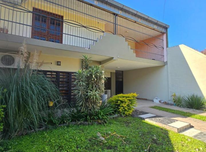Casa · 343m² · 4 Dormitorios · 2 Cocheras