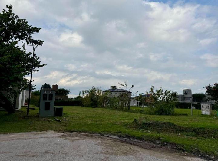 Terreno · 698m²