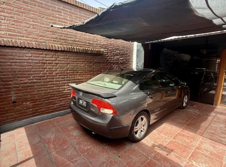 Casa · 400m² · 5 Dormitorios · 3 Cocheras