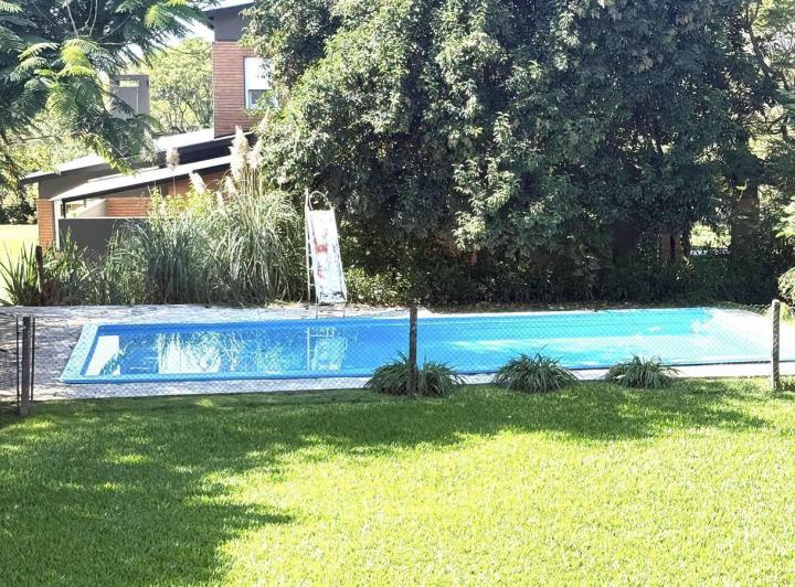 Casa · 1500m² · 3 Dormitorios · 2 Cocheras