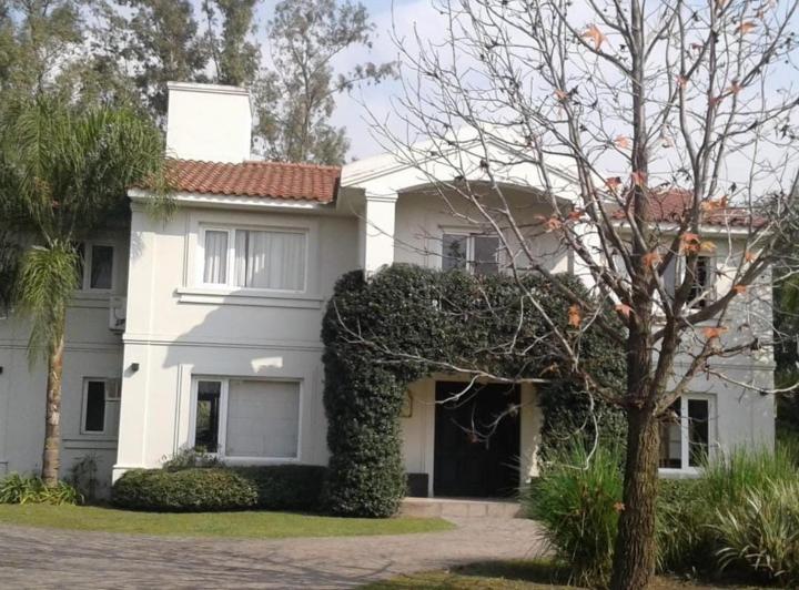 Casa · 460m² · 5 Ambientes · 5 Cocheras