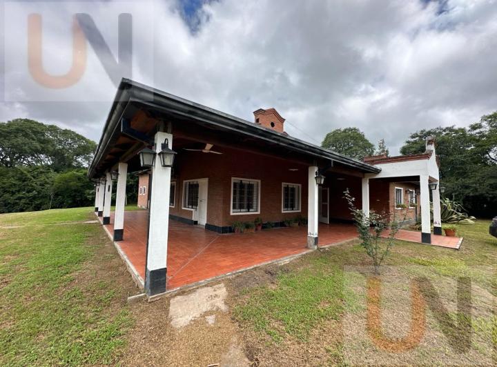 Casa · 251m² · 6 Ambientes · 1 Cochera