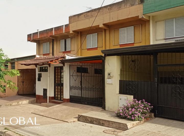 Casa · 140m² · 5 Dormitorios · 1 Cochera