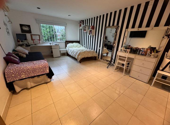 Casa · 180m² · 6 Ambientes · 1 Cochera