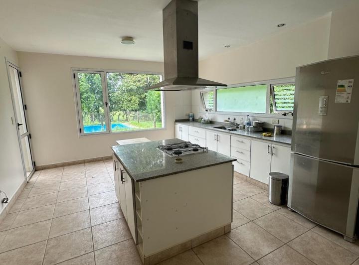Casa · 1500m² · 4 Ambientes · 2 Cocheras