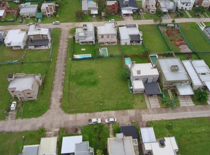 Terreno · 845m²