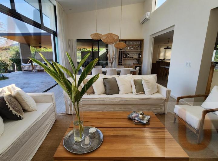 Casa · 367m² · 5 Ambientes · 2 Cocheras