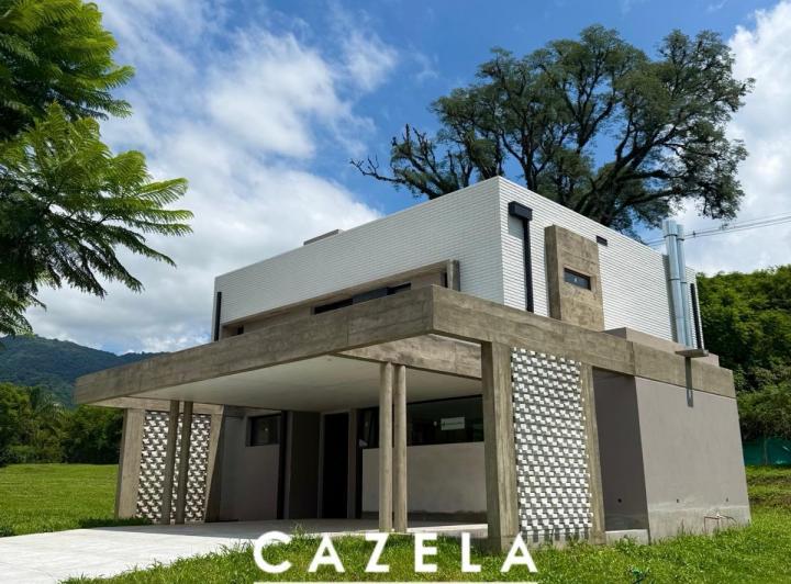 Casa · 250m² · 5 Ambientes · 2 Cocheras