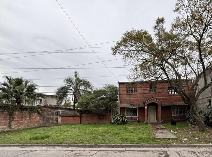 Casa · 230m² · 7 Ambientes