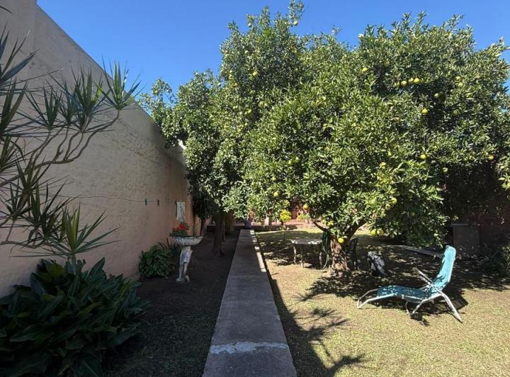 Casa · 250m² · 5 Ambientes · 2 Cocheras