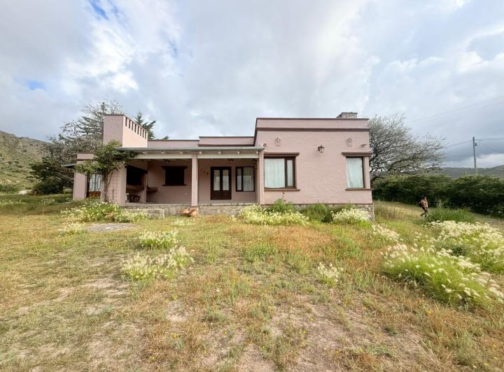 Casa · 1800m² · 4 Dormitorios