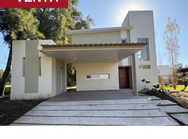 Casa · 6 Ambientes · 2 Cocheras