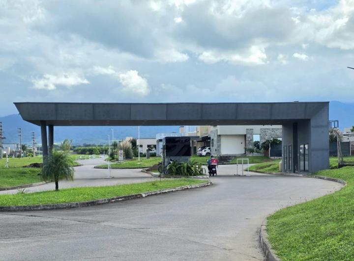 Terreno · 406m²
