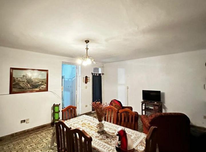 Casa · 263m² · 6 Dormitorios