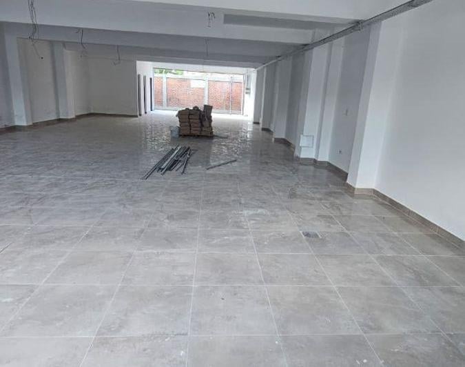Local comercial · 215m² · 3 Ambientes · 4 Cocheras
