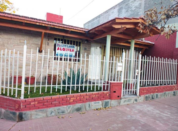 Casa · 145m² · 5 Ambientes · 2 Cocheras