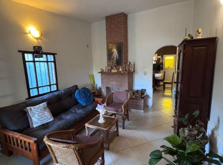 Casa · 353m² · 3 Ambientes · 1 Cochera