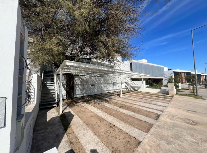 Casa · 90m² · 2 Ambientes · 2 Cocheras