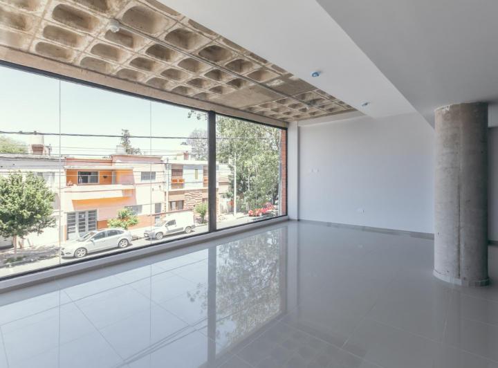 Local comercial · 162m²