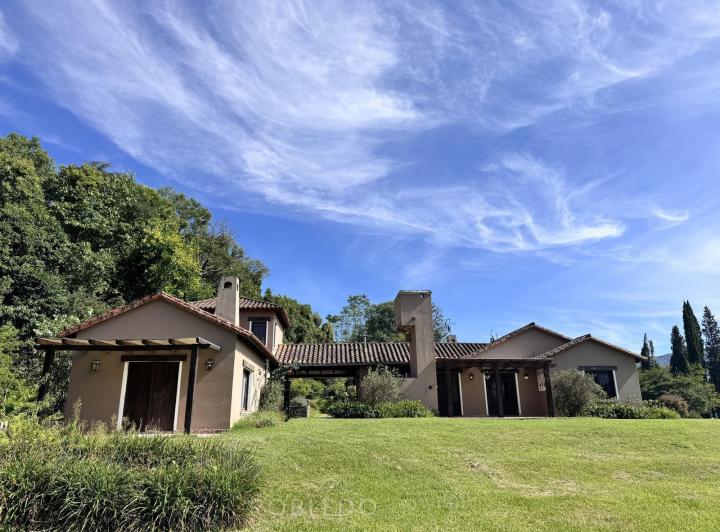 Casa · 350m² · 12 Ambientes · 2 Cocheras