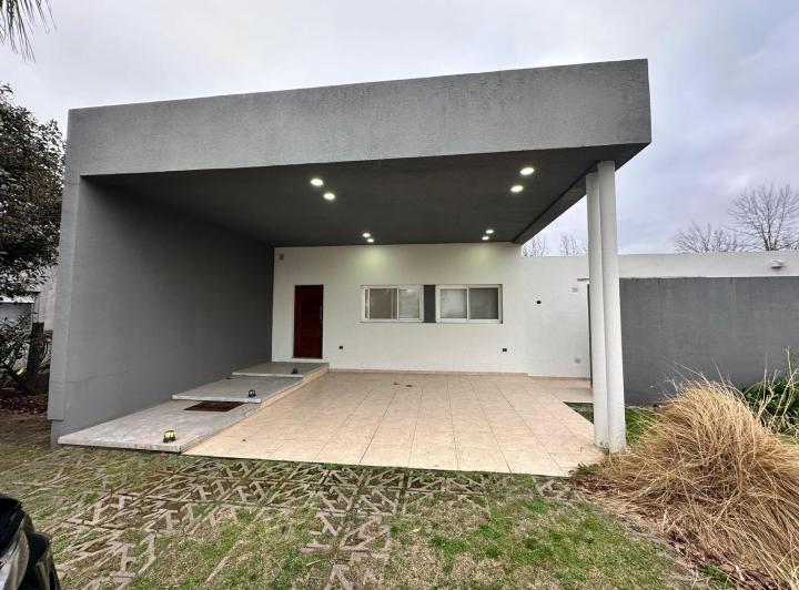 Casa · 126m² · 5 Ambientes · 2 Cocheras