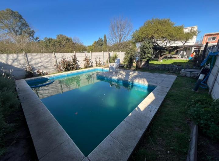 Casa · 323m² · 5 Ambientes · 2 Cocheras