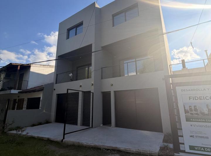 Casa · 140m² · 5 Ambientes · 1 Cochera