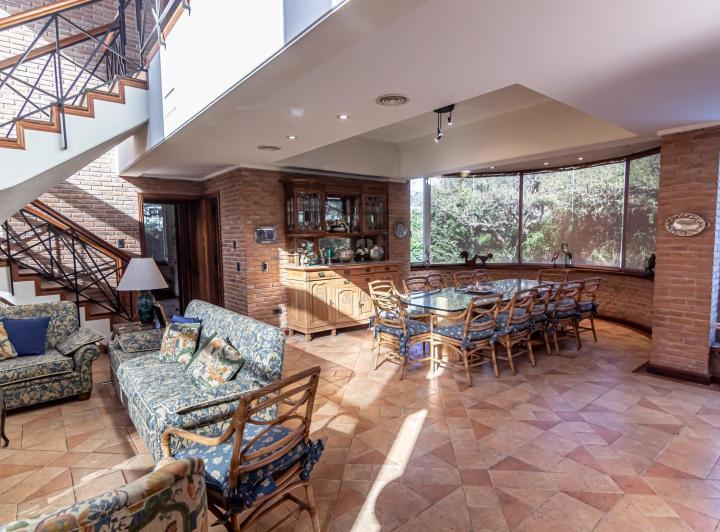 Casa · 303m² · 4 Ambientes