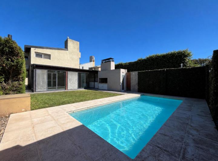 Casa · 144m² · 5 Ambientes · 3 Cocheras