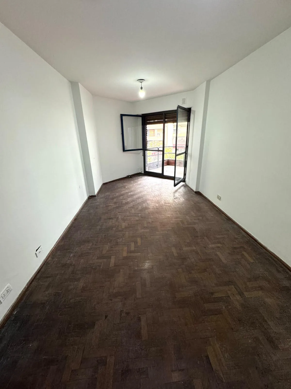 Departamento en Alquiler en Nueva Córdoba  1 Dormitorio con Balcón sobre Bv. Ill...