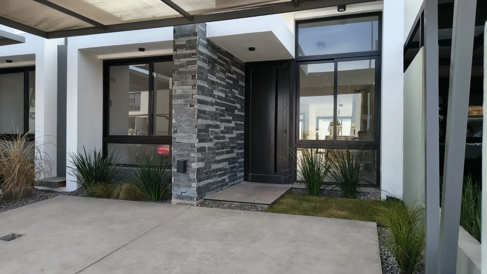 Alquilo Dúplex en Planta Baja 2 Dor. 2 Baños. Cochera Doble. Patio