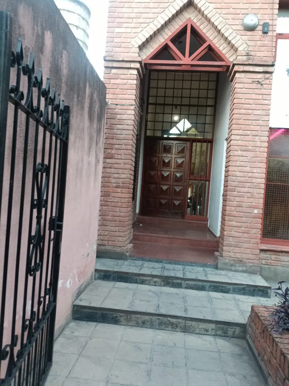 Alquilo barrio Crisol departamento de tres dormitorios