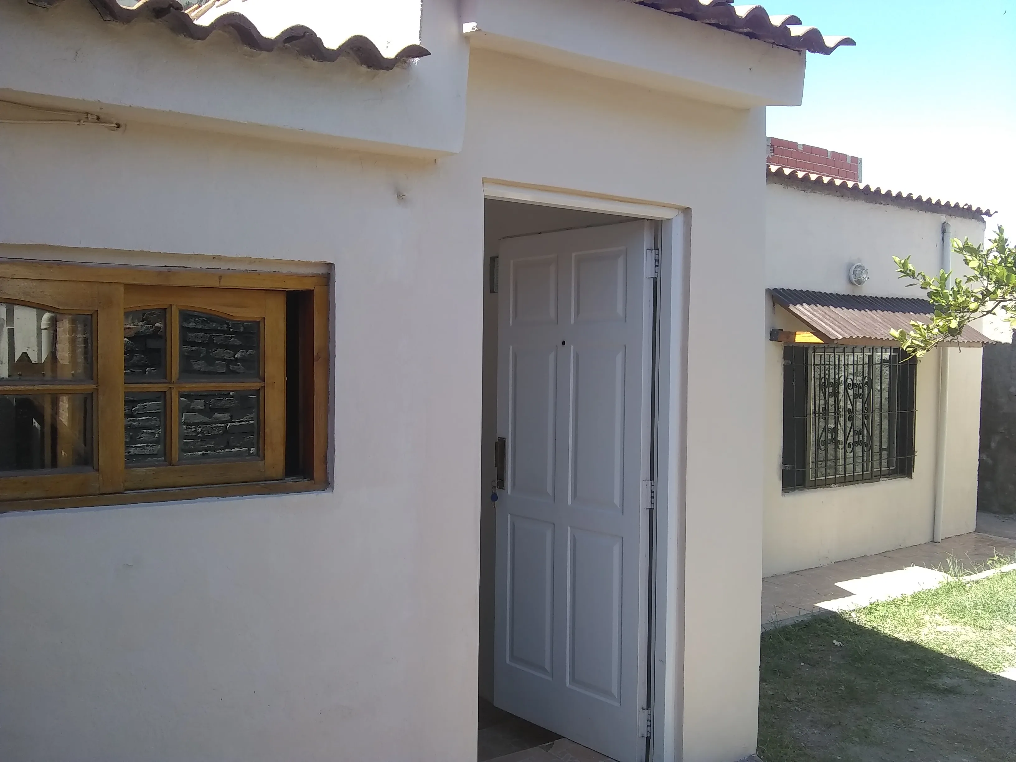 SE VENDE CASA DE 1 DORMITORIO CON PATIO Y LAVADERO