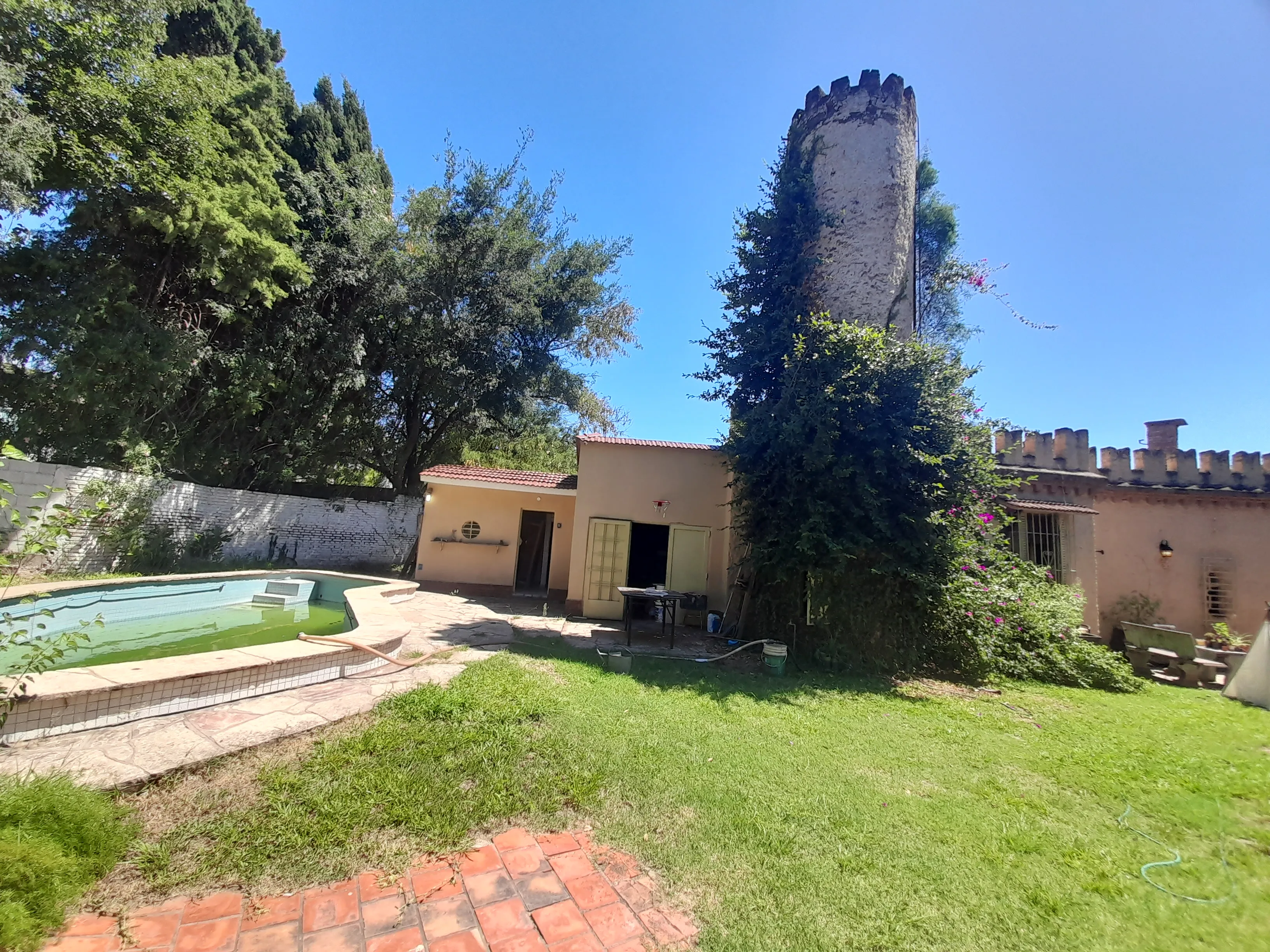 Casa clásica en venta - Centro de Villa Allende