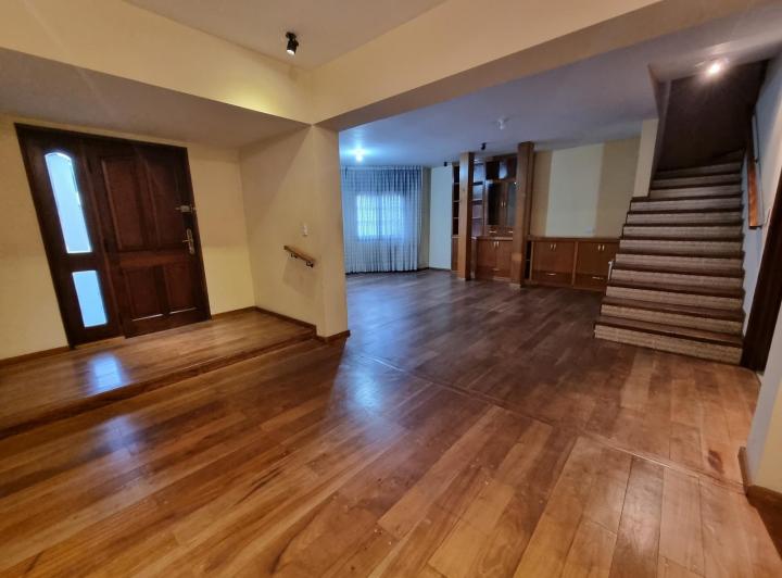 Casa · 299m² · 8 Ambientes · 2 Cocheras
