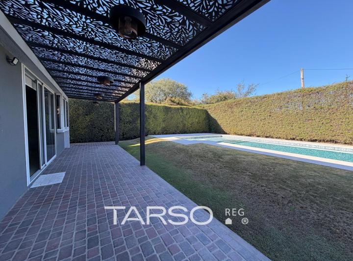 Casa · 330m² · 8 Ambientes · 2 Cocheras