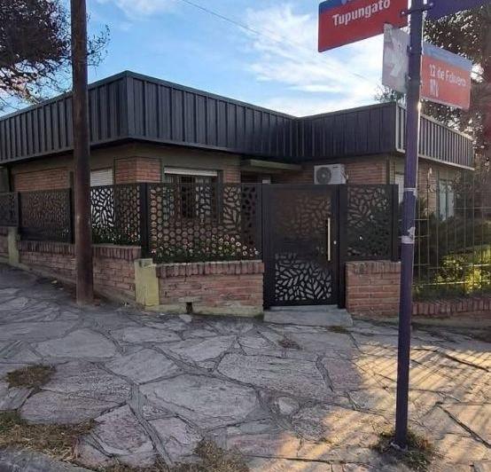 Casa · 150m² · 4 Ambientes · 2 Cocheras