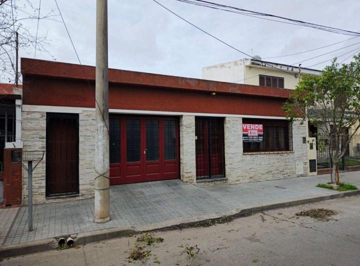 Casa · 219m² · 1 Ambiente · 2 Cocheras