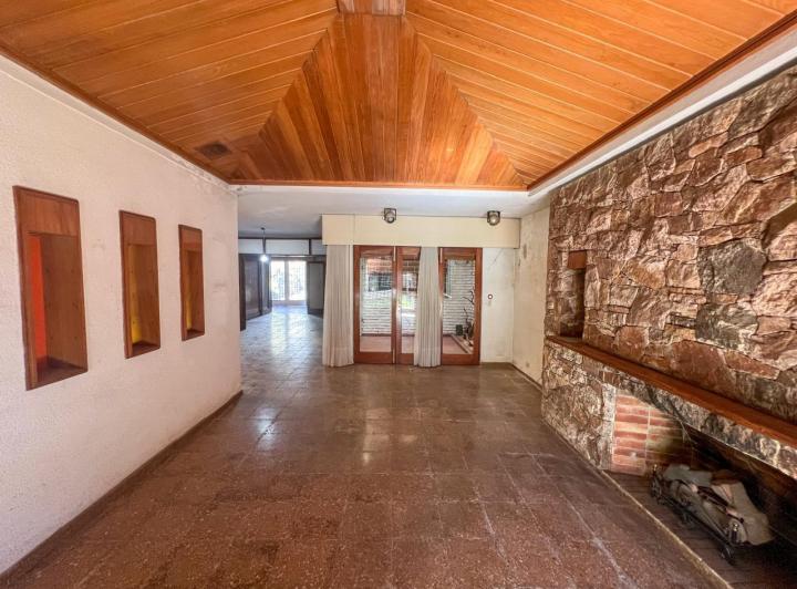 Casa · 241m² · 4 Dormitorios · 1 Cochera