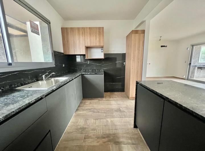 Casa · 145m² · 3 Ambientes · 2 Cocheras