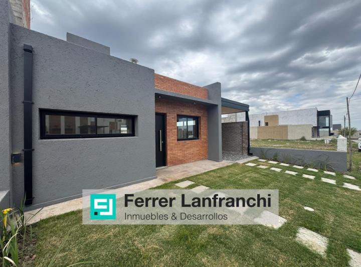 Casa · 250m² · 5 Ambientes · 1 Cochera